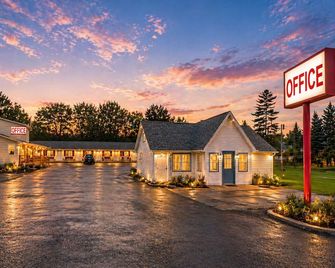 OYO Hotel Starlite Seneca Falls - Seneca Falls - Будівля