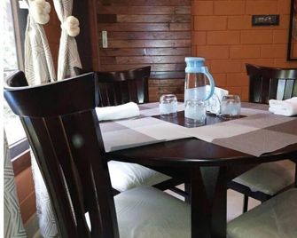 Rustic Charm Wayanad - Serenity (entire studio) - Thirunelly - Dining room