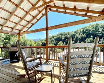 Double L Ranch - Pigeon Forge - Balcony