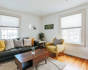Green on New - Central Location and Staunton Charm - Staunton - Huiskamer