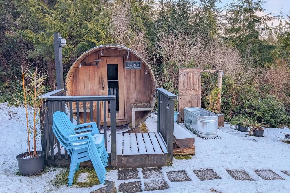 Little Beach Resort - Ucluelet