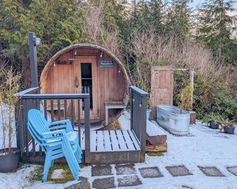 Little Beach Resort - Ucluelet