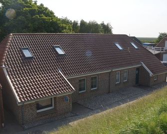 North Sea coast, natural beach within walking distance, apartment on the dike! - Nessmersiel - Gebäude