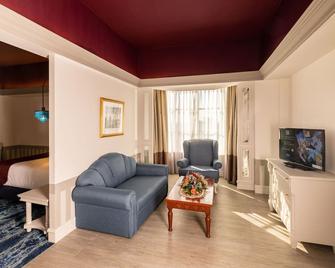 Grand Swiss-Belhotel Melaka (formerly LaCrista Hotel Melaka) - Malacca - Living room