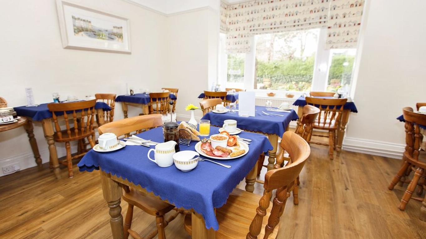 ذا روسكورت - للبالغين فقط