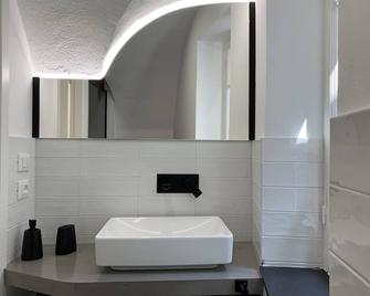 Breathtaking Views Of The Castle And Roman Bridge, 4beds, 4baths, Ac, Free Wifi - Dolceacqua - Bathroom