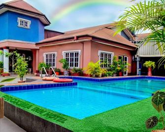 Proxima Inn - Port Harcourt - Piscina