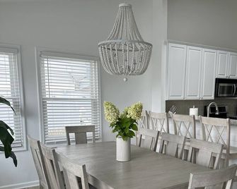 Beach Haven West Waterfront Home - Manahawkin - Dining room