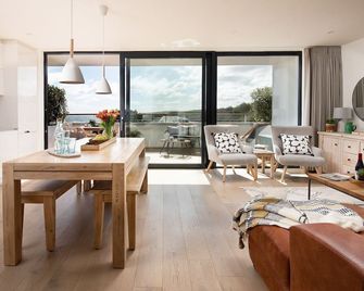 6 The Bay - Eyemouth - Salon