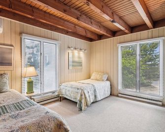 Ocean Front Home-Beautiful Ocean Views and Decks Overlooking the Atlantic Ocean - Fenwick Island - Habitación