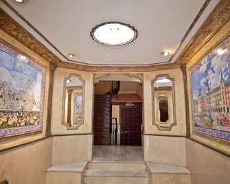 Hostal A Nuestra Senora de La Paloma - Madrid - Hallway