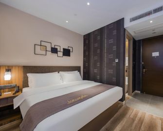 Home Inn Plus Shanghai Railway Staion Yanchang Road Metro Station - Shangai - Habitación