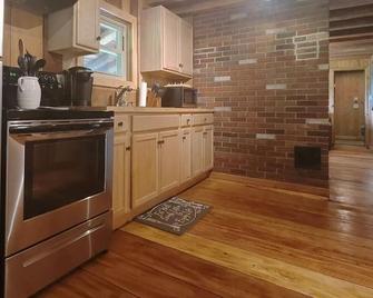 50 acre's all to yourselfand the best sunsets - Nashport - Kitchen