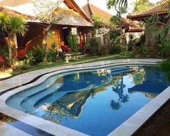 Bungalow Geringsing - Manggis - Bazén