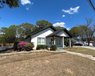 New Nice and Comfy Like Home ! - Lawrenceville - Building
