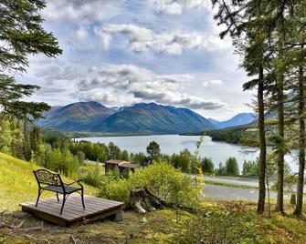 Eagle's Haven - Upper - 4 bedroom, 1.5 Bath - Cooper Landing - Patio