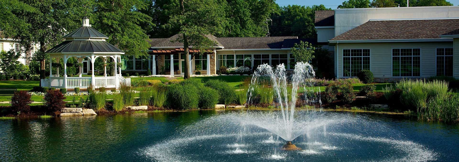 Swan Lake Resort - Plymouth - Building