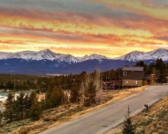 The Hilltop Haven w Hot Tub and The Best Views - Leadville - Outdoors view