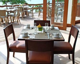 Almont Beach Resort - Surigao - Restaurante