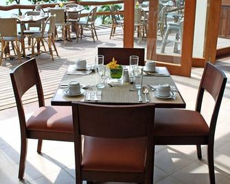 Almont Beach Resort - Surigao - Restaurant