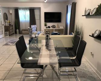 Lowest Price 4 Spring Break Home! Gables, Um, Mia Airport, Miami Beach, Downtown - Coral Terrace - Phòng ăn