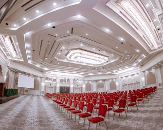 Azimut Grand Hotel Tashkent - Taškent - Neuvotteluhuone