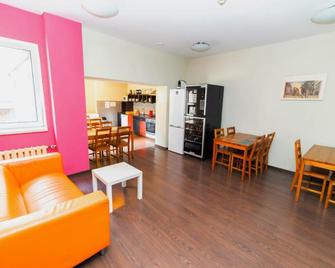 Jopi Hostel Katowice Centrum - Katowice - Living room