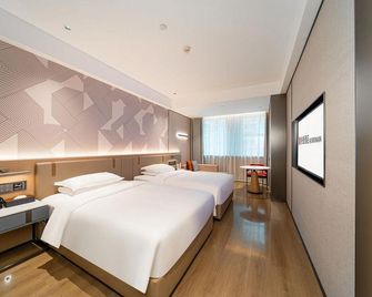 Borrman Hotel Golden Crown Liuzhou Wuxing Pedestrian Street - Liuzhou - Soverom