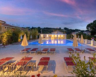 Hotel Giardino Suites&spa - Numana - Pool