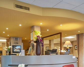 Cit'Hôtel Le National - Cluses - Front desk