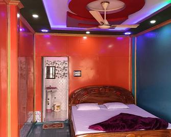 OYO Wild Flower Home Stay - Alīpur Duār - Bedroom