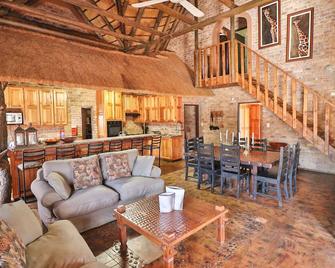Adventure Bush House - Marloth Park - Salon