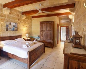 Superb Maltese Farmhouse With Private Po - Victoria - Bedroom