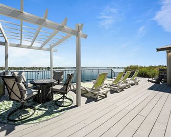 Charming 4 Bedroom with spectacular views of Moses Lake! - Moses Lake - Балкон