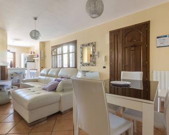 Anaelehouseapartments L.T.B. - Arborea - Sala de estar