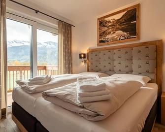 Luxurious chalet with sauna near the bathing lake - Uttendorf - Bedroom