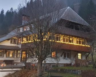 Holiday house Menzenschwand for 1 - 28 persons with 10 bedrooms - Holiday house - Menzenschwand - Edifício