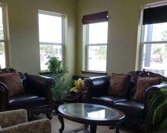 Taylor village inn and suites - Taylor - Living room