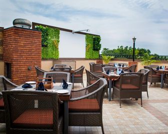 Glades Hotel - Mohali - Restaurant