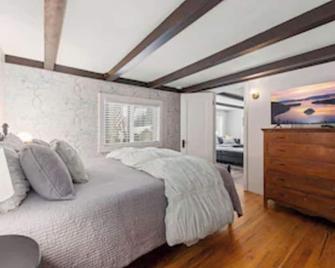 Cottage at the bottom of the mountain - Quincy - Habitación