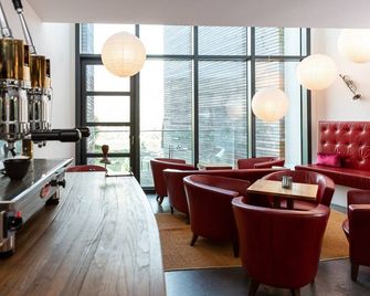 Bio & Wellnesshotel Pazeider - Healing Garden above Meran - Merano - Lounge