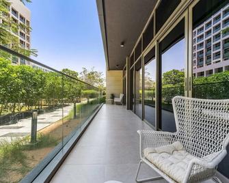 Silkhaus Cozy Studio at Park View in Saadiyat Island - Abu Dhabi - Balcony