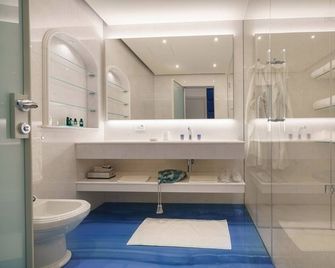 Grotta Palazzese Beach Hotel - Polignano a Mare - Bad