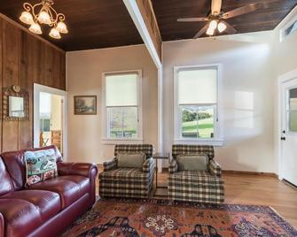 Historic Farmhouse On 400 Acre Ranch - San Luis Obispo - Sala de estar
