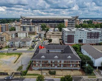 Big Al's Den - Tuscaloosa - Building