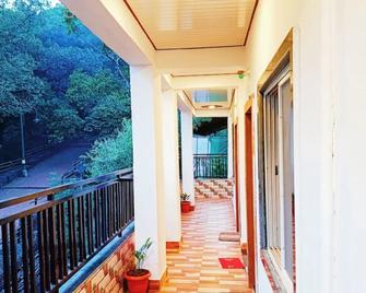 Janani Niwas Matheran - Matheran - Balcony