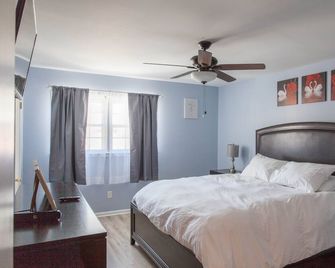 Furnished Townhome close to HPU / Furniture Mkt - High Point - Soveværelse