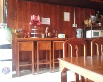 Arunrat Guesthouse - Hostel - Sukhothai - Restaurante