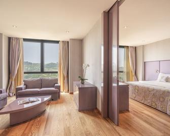 Il Boscareto Resort & Spa - Serralunga d'Alba - Wohnzimmer