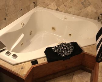 All Seasons Inn - Eureka Springs